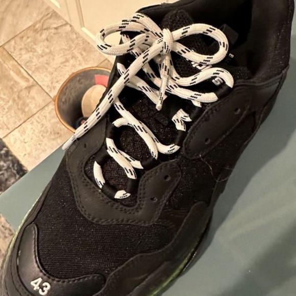 Balenciaga triple S with box and dust bag - Picture 2 of 3